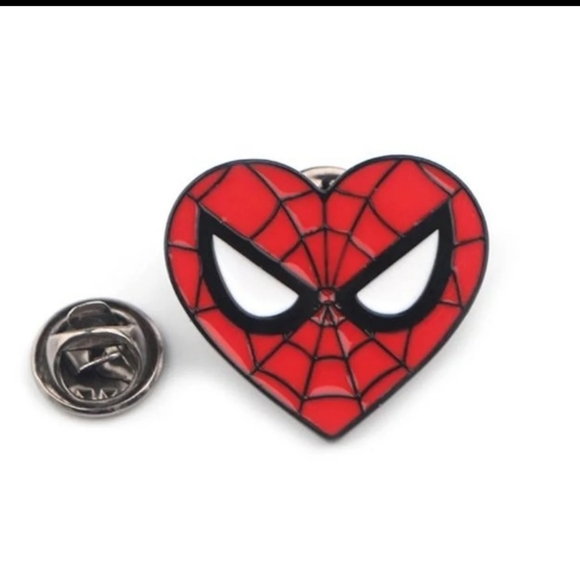 Spiderman Heart Brooch/pin - Picture 4 of 6